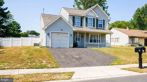 12 Peachton Ln, Sicklerville, NJ 08081