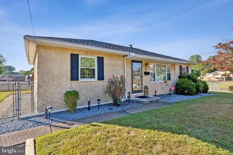 2 Hazel Ave, Stratford, NJ 08084