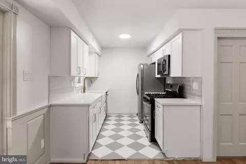 42 Trowbridge Ln #DD, Clementon, NJ 08021