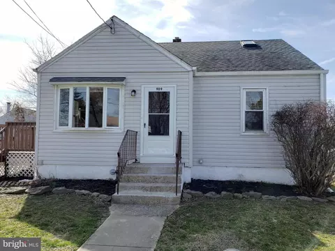 909 Central Ave, Glendora, NJ 08029