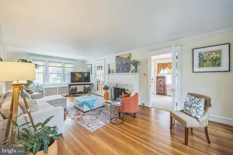 Living - 662 E Greenman Rd, Haddonfield, NJ 08033 photo 1 of 2