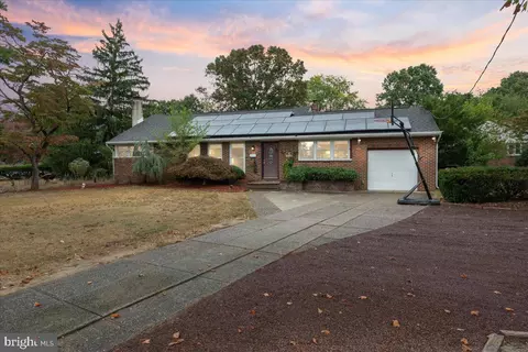 5 Sunset Dr, Voorhees, NJ 08043