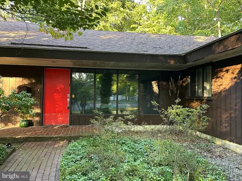 1815 E Fireside Ct, Cherry Hill, NJ 08003