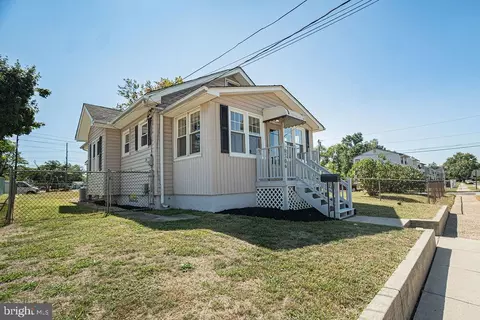 8306 Stow Rd, Pennsauken, NJ 08110