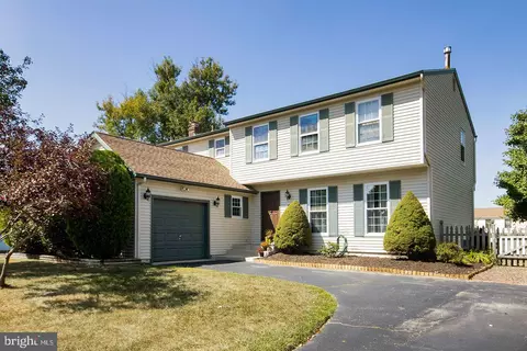47 Nashua Dr, Sicklerville, NJ 08081