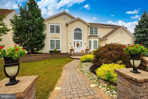 5 Slate Ct, Sicklerville, NJ 08081