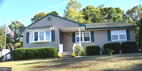 28 Sherri Ln, Sicklerville, NJ 08081