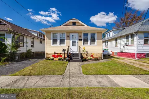 42 Oxford Ave, Gloucester City, NJ 08030
