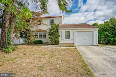 77 Deer Park Cir, Blackwood, NJ 08012