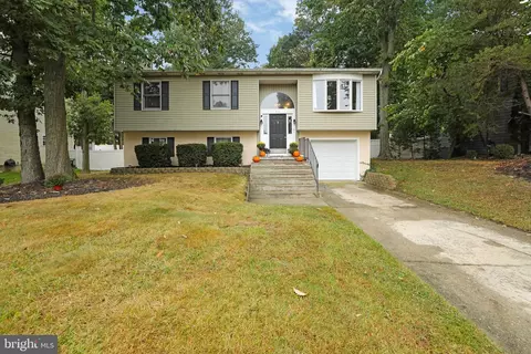 11 Winfield Rd, Sicklerville, NJ 08081