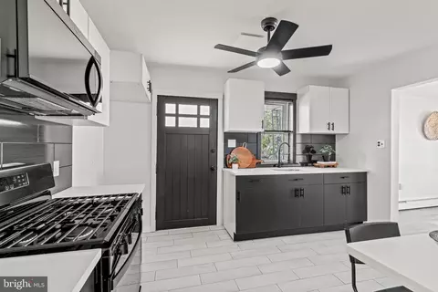 Entry Way - 514 W Evesham Rd, Glendora, NJ 08029 photo 1 of 5