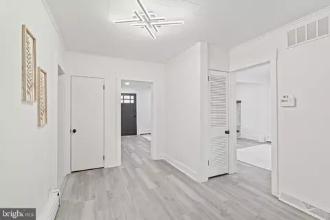 Entry Way - 514 W Evesham Rd, Glendora, NJ 08029 photo 4 of 5
