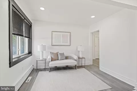Entry Way - 514 W Evesham Rd, Glendora, NJ 08029 photo 2 of 5