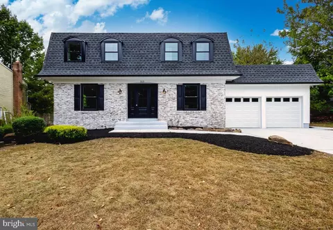 513 Kings Dr, Cherry Hill, NJ 08003