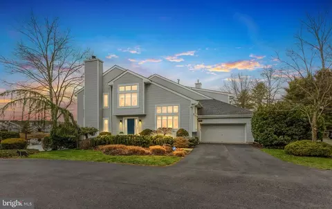 501 Sunshine Lakes Dr, Voorhees, NJ 08043