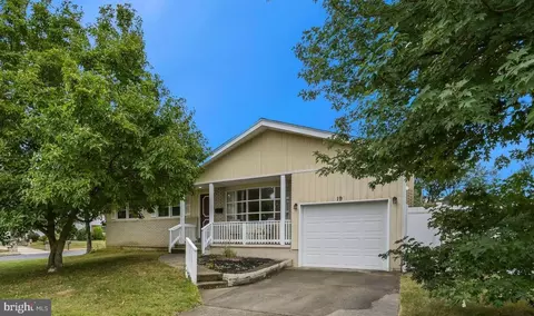 19 Eddy Ln, Cherry Hill, NJ 08002