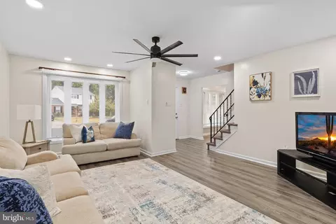 121 Lincoln Dr, Clementon, NJ 08021