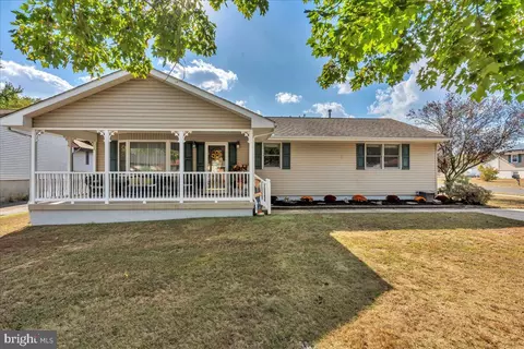 2 Bicentennial Ct, Sicklerville, NJ 08081