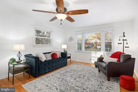 Living - 400 Graisbury Ave, Haddonfield, NJ 08033 photo 2 of 3