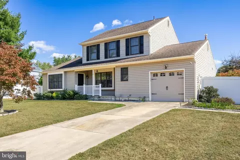 17 Scenic View Dr, Sicklerville, NJ 08081
