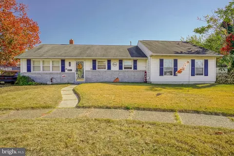 14 Trinity Pl, Bellmawr, NJ 08031