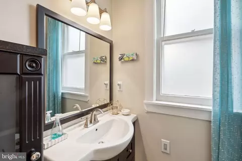 Bath - 314 Windsor Ave, Haddonfield, NJ 08033 photo 2 of 4