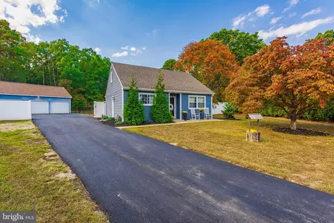 7 Diana Dr, Sicklerville, NJ 08081