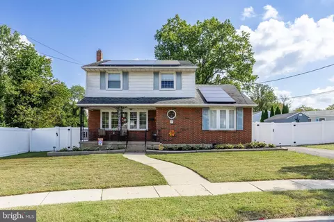 35 Maloney Ct, Bellmawr, NJ 08031