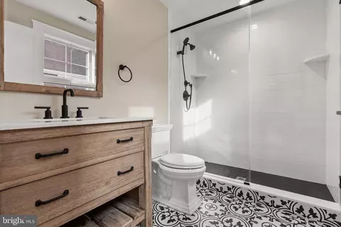 Bath - 301 Centre St, Haddonfield, NJ 08033 photo 6 of 7