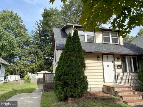 11 Oxford Ave, Stratford, NJ 08084