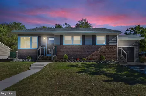 12 Laguna Dr, Magnolia, NJ 08049