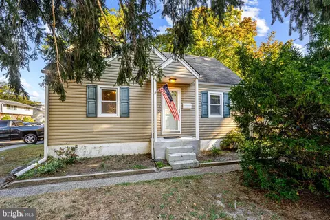 422 E Atlantic Ave, Laurel Springs, NJ 08021