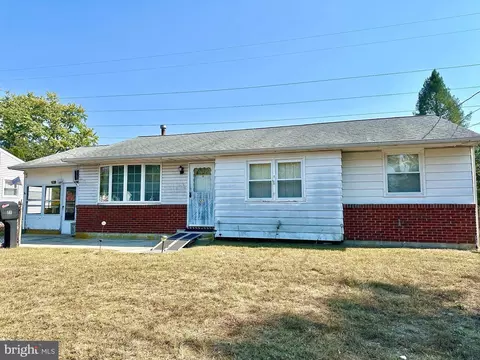 27 S Club Rd, Pine Hill, NJ 08021