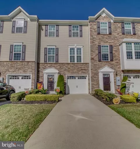 58 Village Green Ln, Sicklerville, NJ 08081