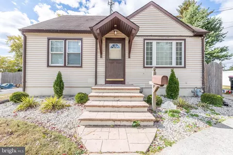 281 Chestnut St, Glendora, NJ 08029