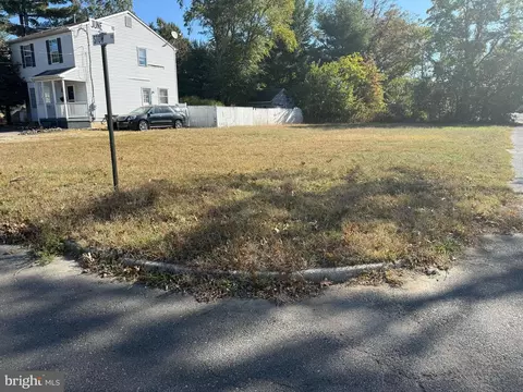 8104 Stow Rd, Pennsauken, NJ 08110