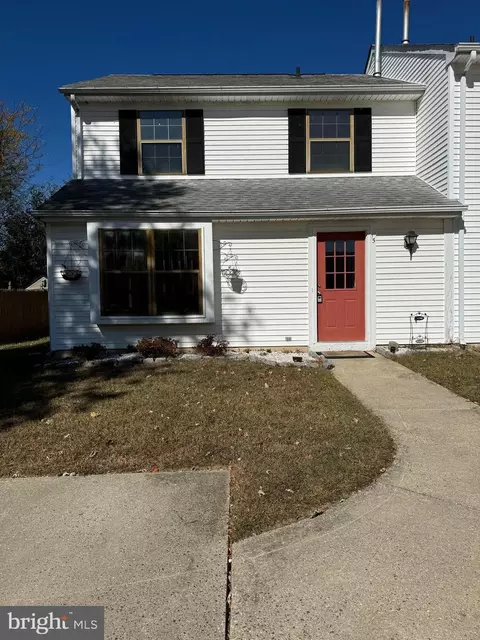 15 Hewitt Ln, Sicklerville, NJ 08081