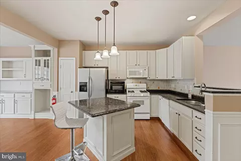 6 Saddle Ln, Sicklerville, NJ 08081 photo 3