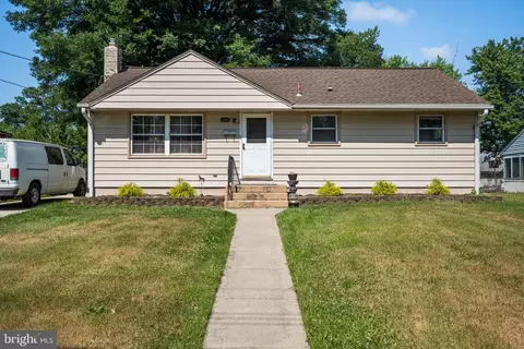 206 Cumberland Ave, Magnolia, NJ 08049