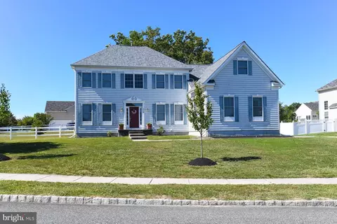 118 Blue Meadow Ln, Sicklerville, NJ 08081