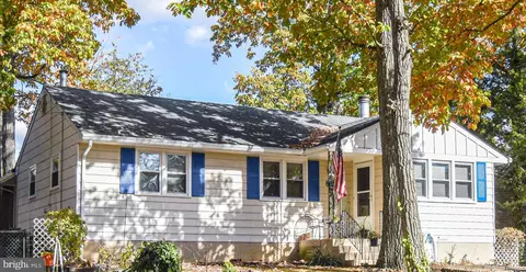 89 Lakeview Ave, Pine Hill, NJ 08021