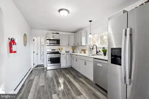 Kitchen - 167 Erial Rd, Clementon, NJ 08021 photo 2 of 2