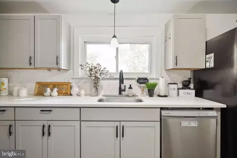 Kitchen - 167 Erial Rd, Clementon, NJ 08021 photo 1 of 2