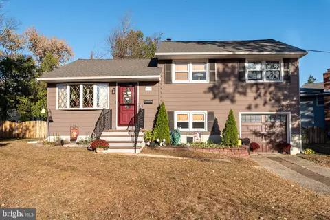 4 Trinity Pl, Barrington, NJ 08007