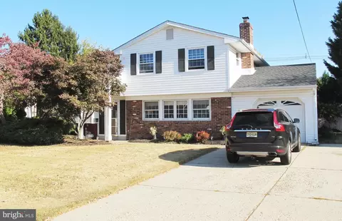 31 Wagon Ln, Cherry Hill, NJ 08002