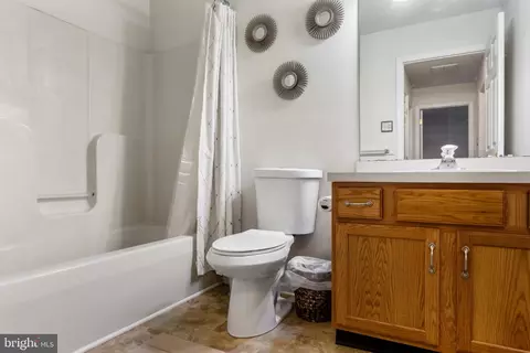 Entry Way - 5 E Judith Dr, Hammonton, NJ 08037 photo 3 of 3