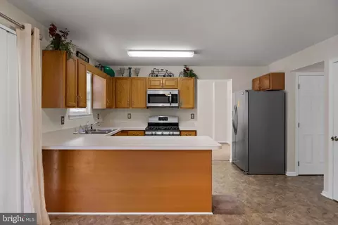 Kitchen - 5 E Judith Dr, Hammonton, NJ 08037 photo 3 of 4