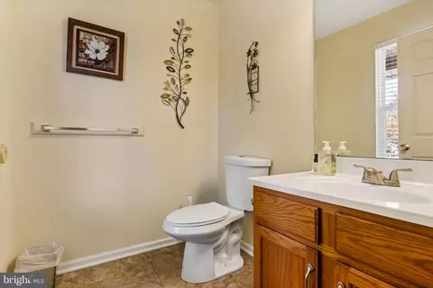 Entry Way - 5 E Judith Dr, Hammonton, NJ 08037 photo 2 of 3