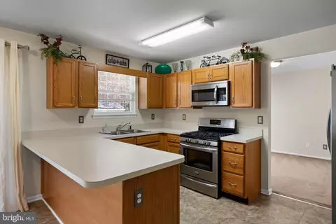 Kitchen - 5 E Judith Dr, Hammonton, NJ 08037 photo 2 of 4