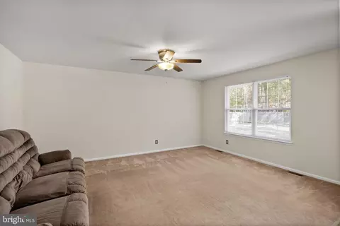 Living - 5 E Judith Dr, Hammonton, NJ 08037 photo 3 of 4